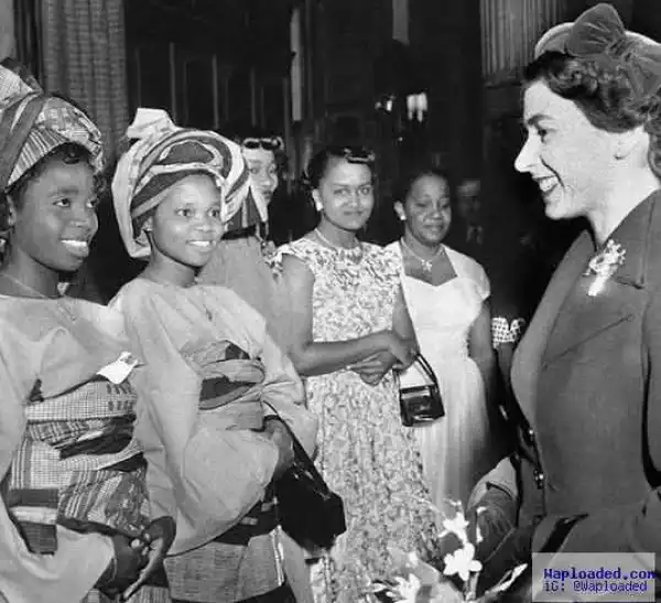 Throwback photo of Queen Elizabeth II with Nigerian students during a trip to Lagos in 1955